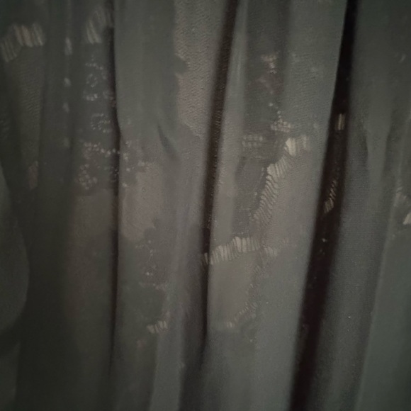 Gorgeous night gown - like new - elegant - size 8 - Picture 4 of 8